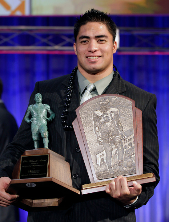 Te'o with the Bednarik Award