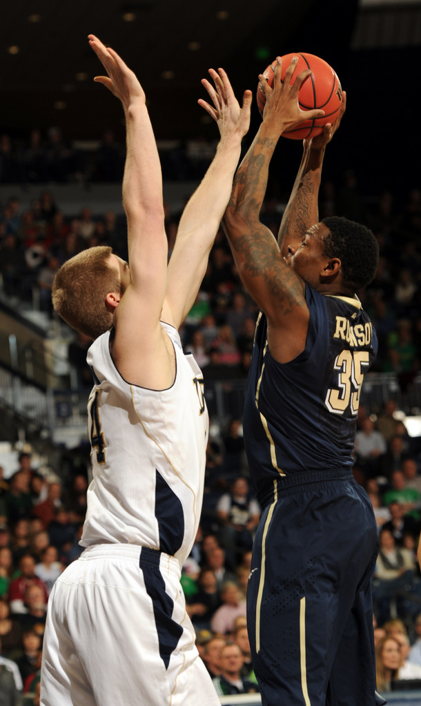Dragicevich's 22 Help Irish Beat No. 22 Pittsburgh 72-59 (AP)