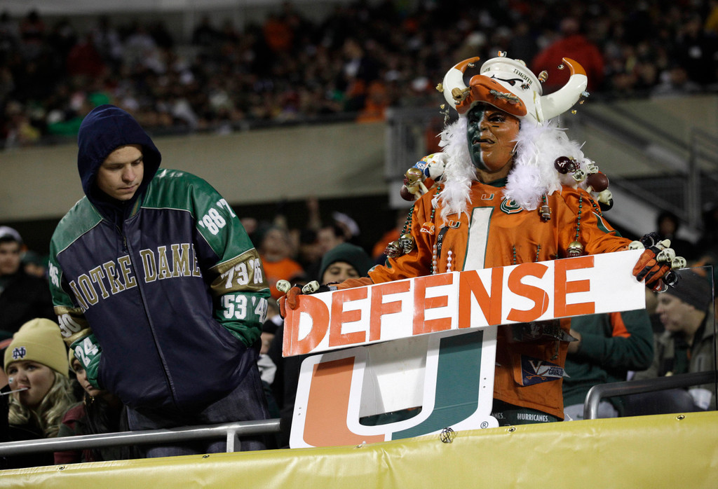 No. 9 Irish Remain Undefeated, Overpower Miami 41-3 (AP)