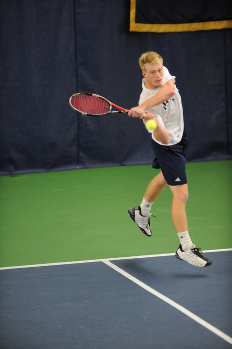 Junior Casey Watt played a tough three-set match (5-7, 6-3, 6-2) against No. 3 ranked Alex Domijan.