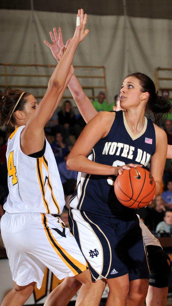 #8 Irish Defeat Crusaders, 63-55 (AP)