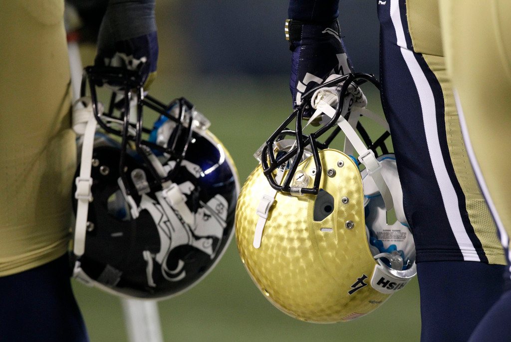 No. 9 Irish Remain Undefeated, Overpower Miami 41-3 (AP)