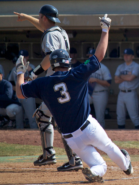 Notre Dame 1B Trey Mancini.