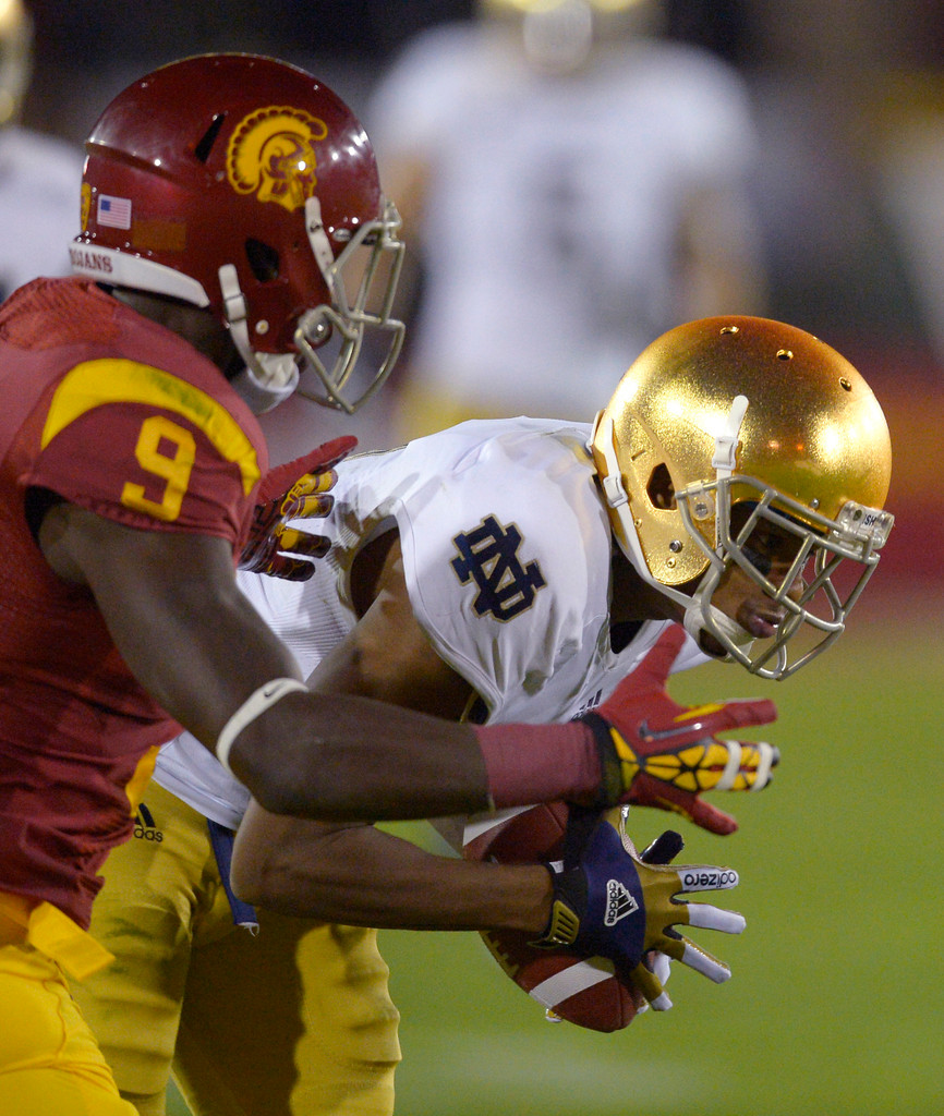 No. 1 Irish Top USC 22-13 to Finish Perfect Regular Season (AP)