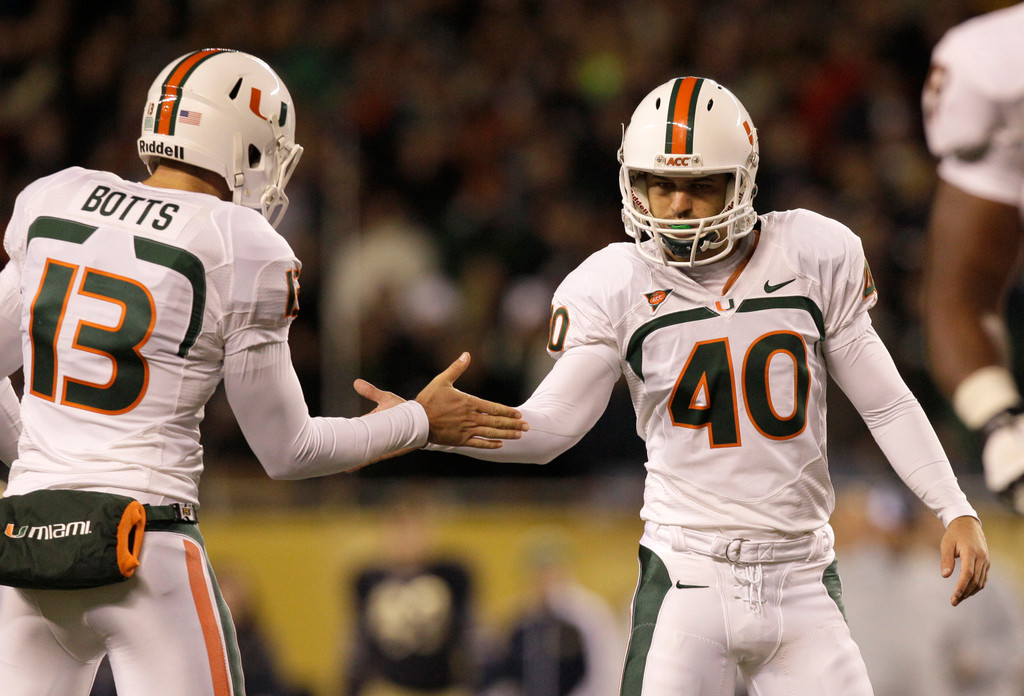 No. 9 Irish Remain Undefeated, Overpower Miami 41-3 (AP)