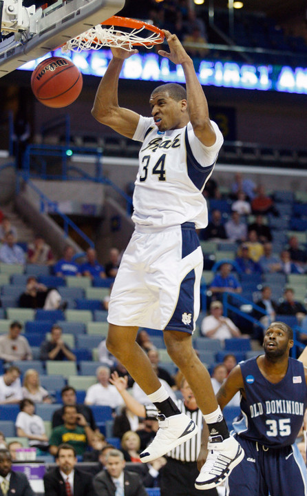 Senior forward Carleton Scott