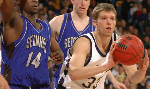 Zach Hillesland fell just shy of posting the second triple-double in Notre Dame history, ending with 12 points, 10 rebounds and eight assists. (AP Photo/Joe Raymond)