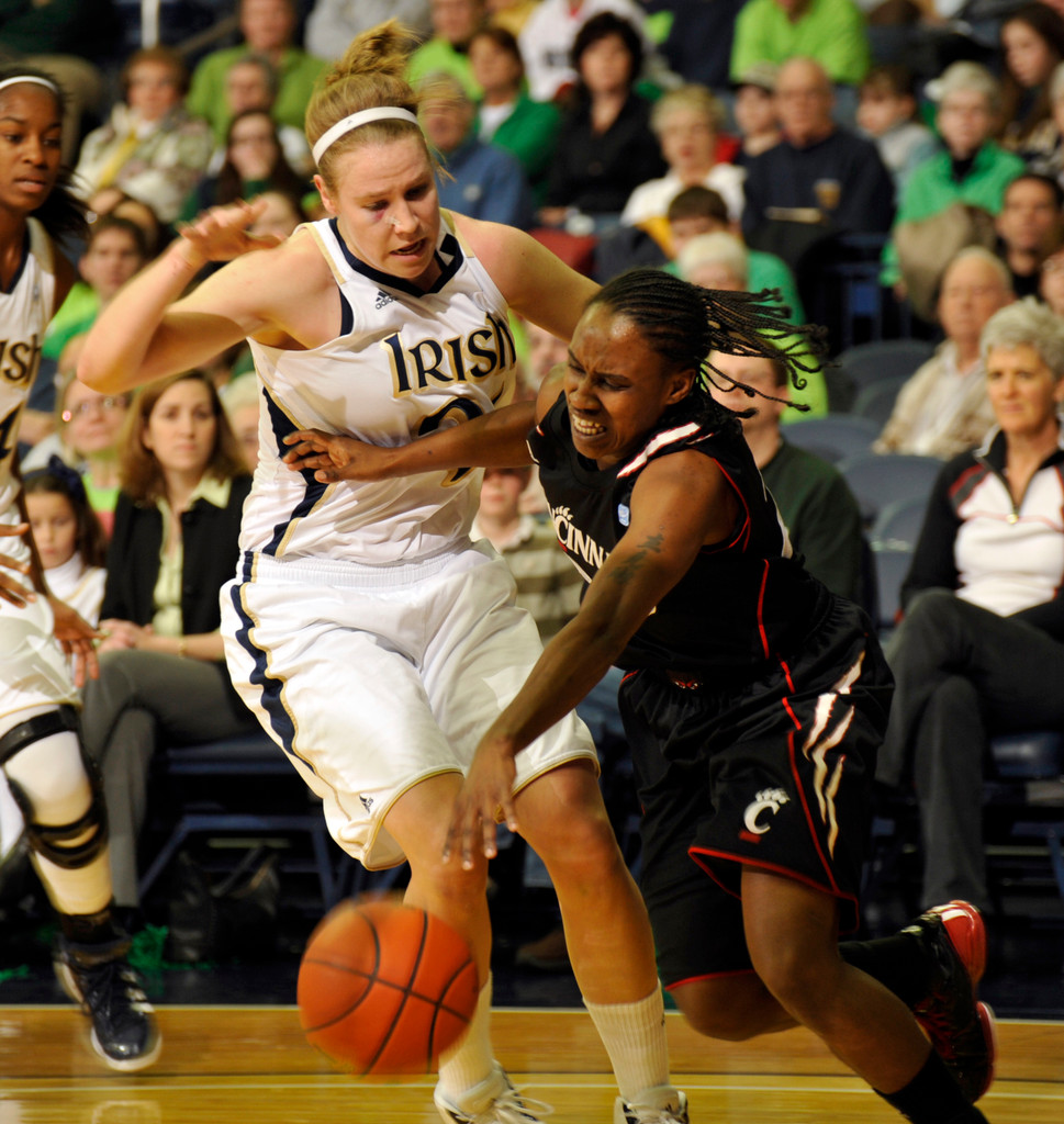 AP Photos: No. 8 Notre Dame vs. Cincinnati