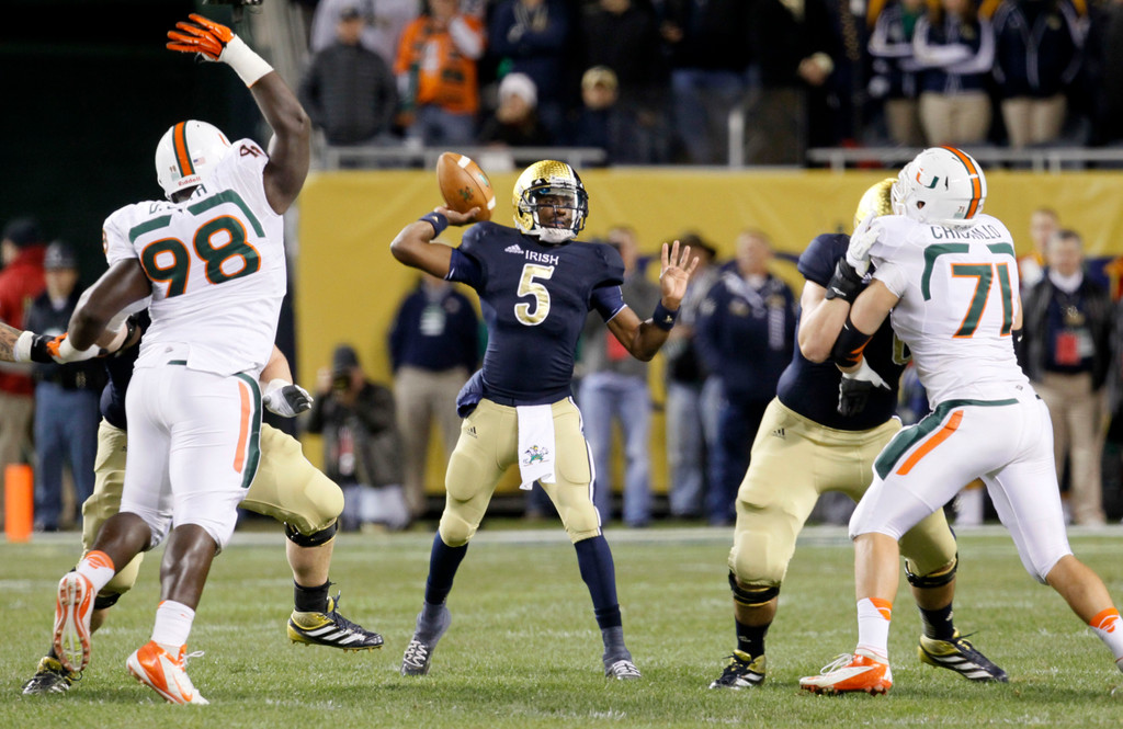 No. 9 Irish Remain Undefeated, Overpower Miami 41-3 (AP)