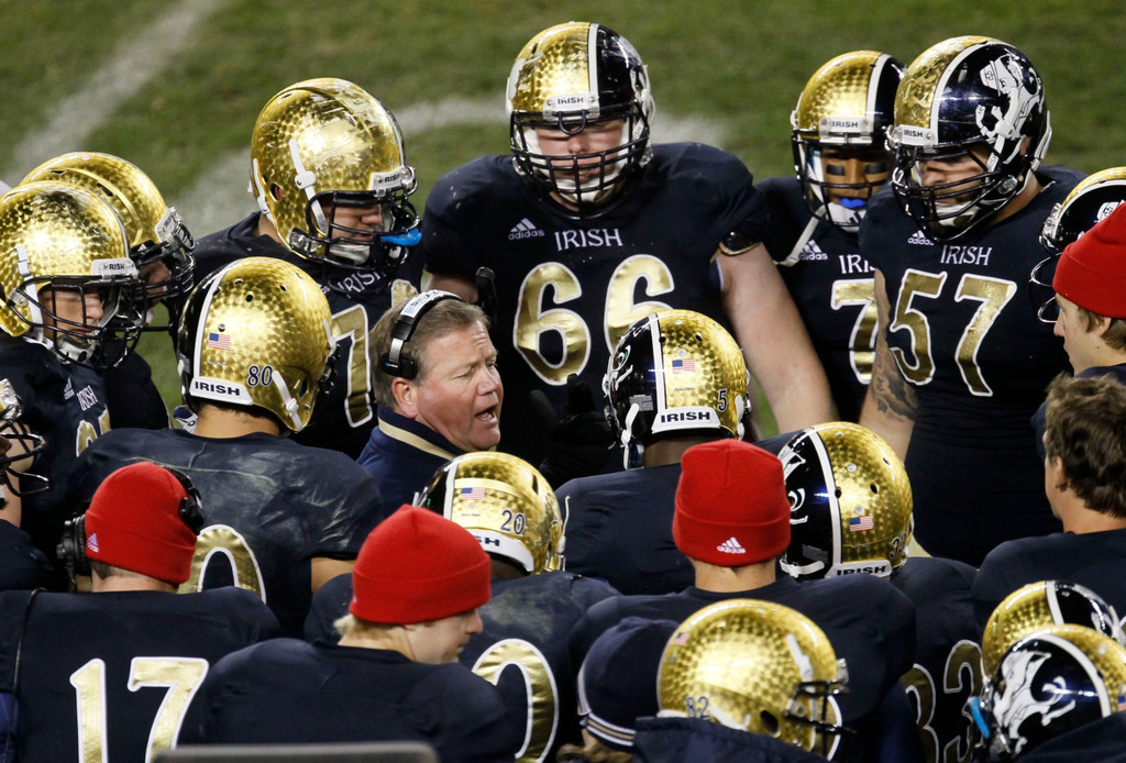 No. 9 Irish Remain Undefeated, Overpower Miami 41-3 (AP)