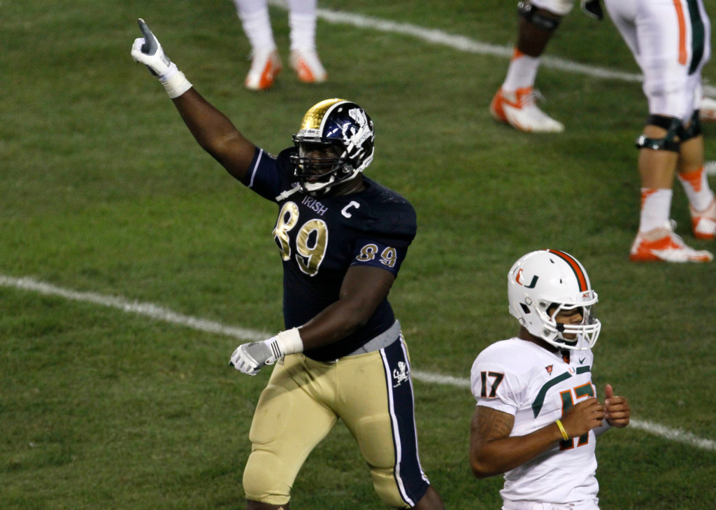 No. 9 Irish Remain Undefeated, Overpower Miami 41-3 (AP)
