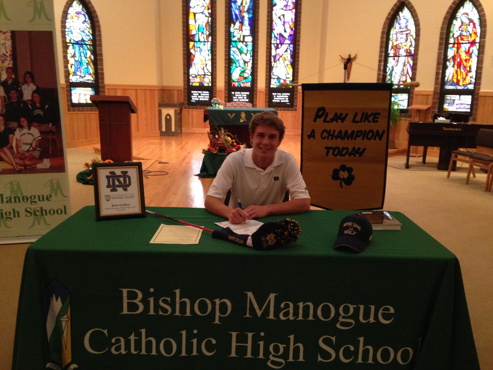 Jens Verhey signing his National Letter of Intent to join the Notre Dame men's golf program in 2014
