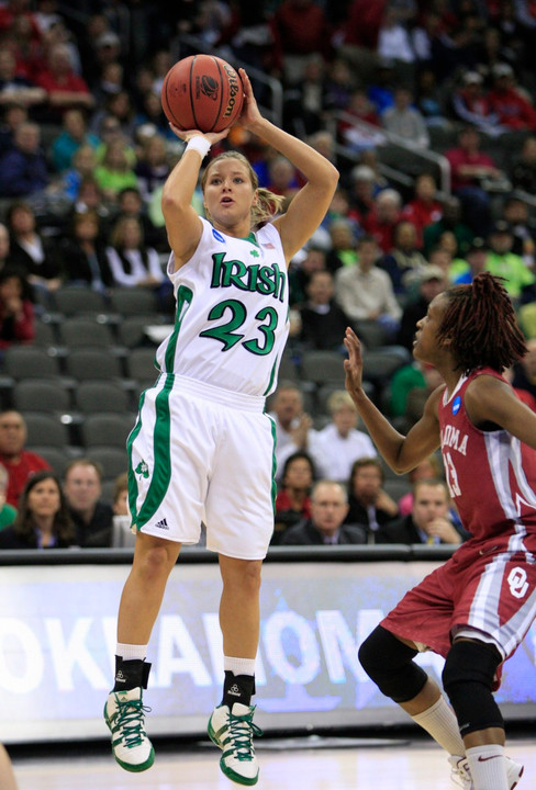 For the second year in a row, senior guard/tri-captain Melissa Lechlitner was voted as the Notre Dame Monogram Club Most Valuable Player, receiving the award at the 2009-10 women's basketball banquet held on Tuesday before a sold-out crowd of 600 fans at Purcell Pavilion.