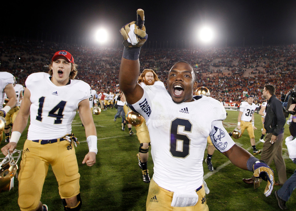 No. 1 Irish Top USC 22-13 to Finish Perfect Regular Season (AP)