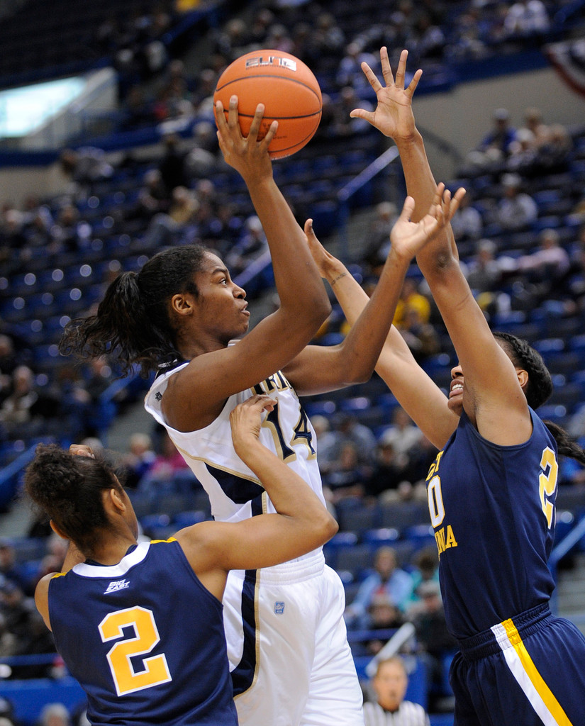 No. 3 Notre Dame Beats No. 25 West Virginia, 73-45 (AP)