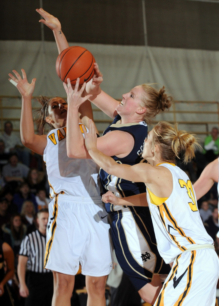 #8 Irish Defeat Crusaders, 63-55 (AP)