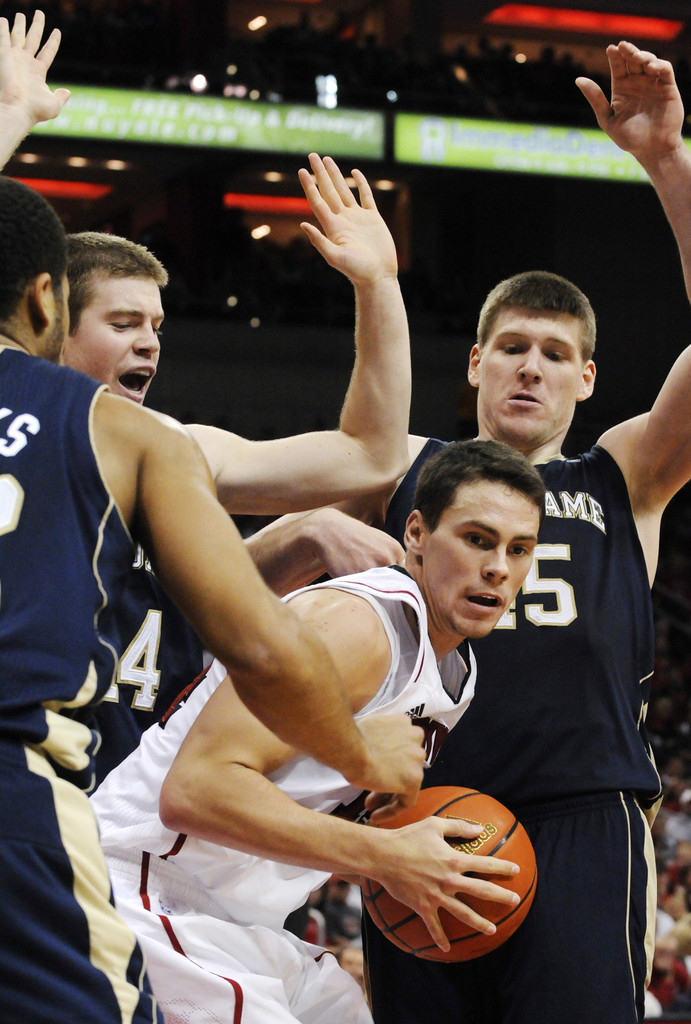 Notre Dame Edges No. 11 Louisville in 2OT Thriller, 67-65 (AP)
