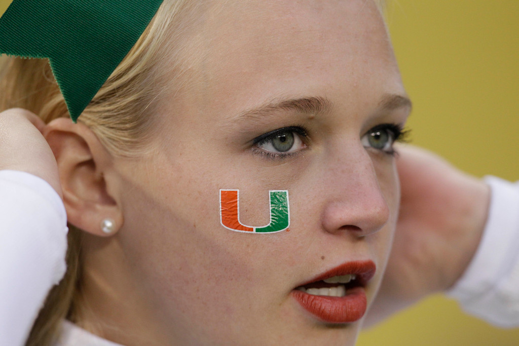 No. 9 Irish Remain Undefeated, Overpower Miami 41-3 (AP)