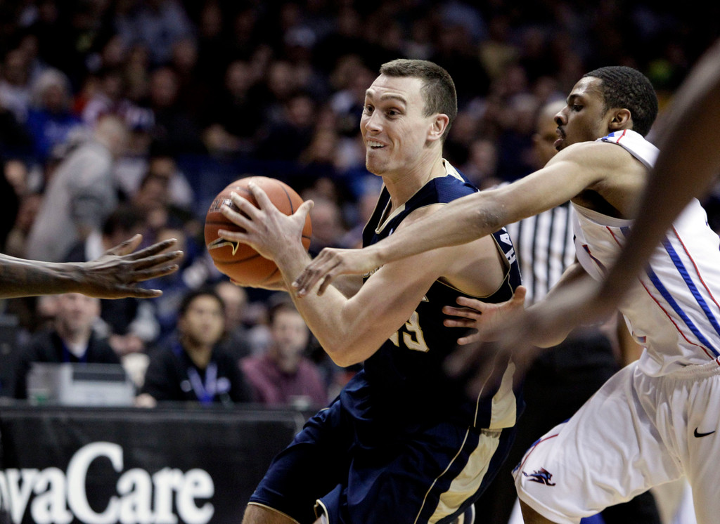 No. 9 Irish Rout DePaul, 83-58 (AP)