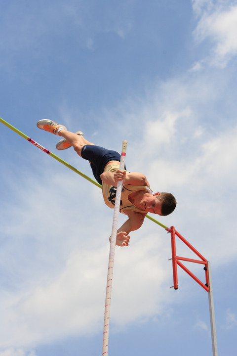 Kevin Schipper won the men's pole vault at the Cardinal Twilight.