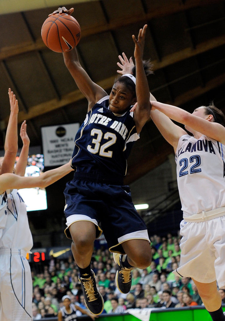 McGraw Wins 700th as WBB Tops Nova, 59-52 (AP)
