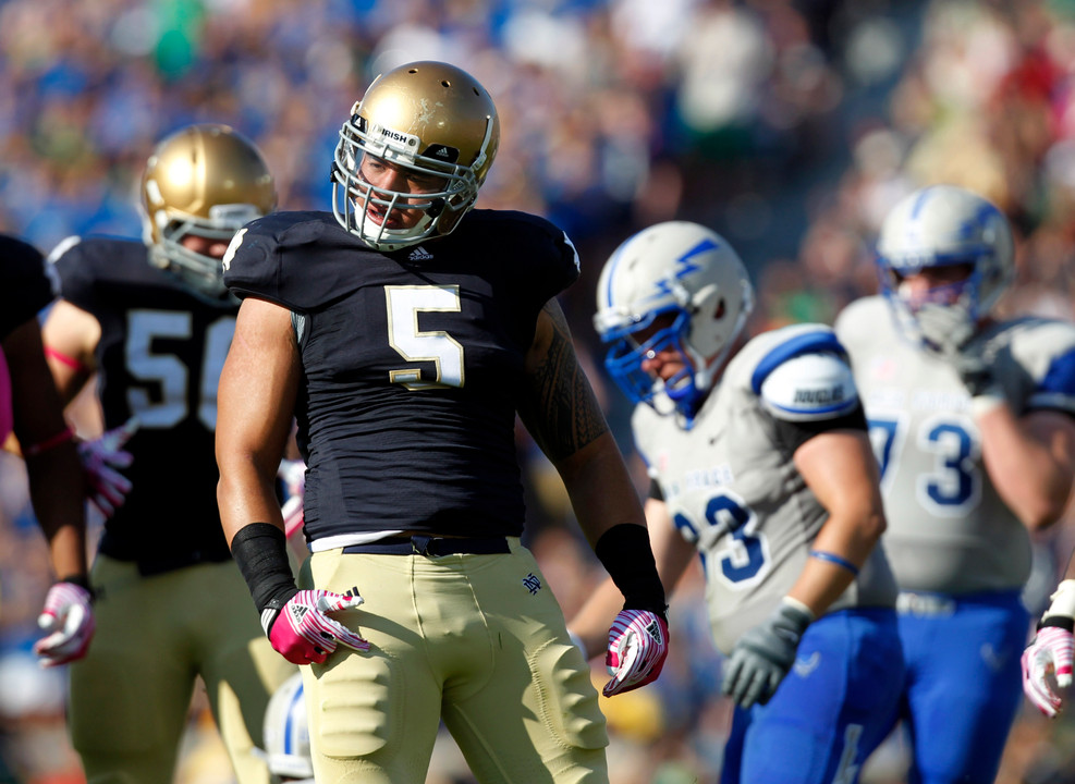 Junior linebacker Manti Te'o announced Sunday night he will remain at Notre Dame for his senior year.