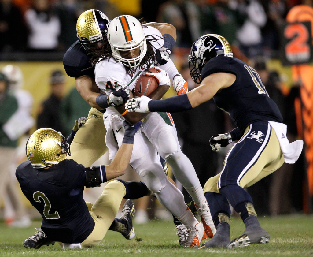 No. 9 Irish Remain Undefeated, Overpower Miami 41-3 (AP)