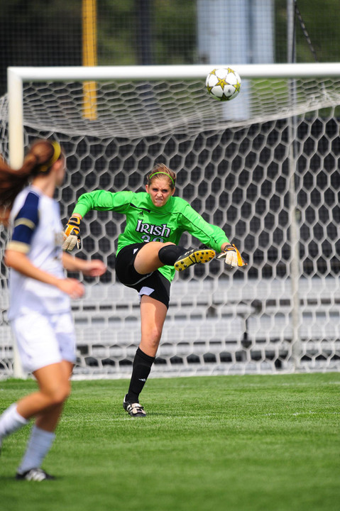 Sophomore goalkeeper Elyse Hight