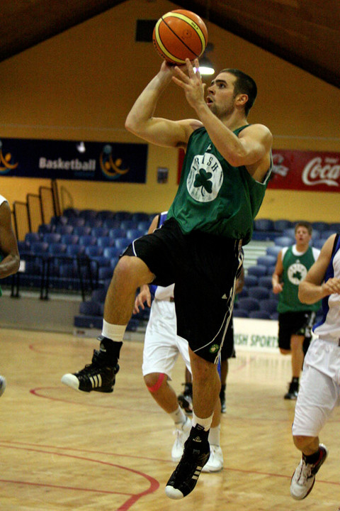 Senior guard Kyle McAlarney helped Notre Dame to a perfect 6-0 record during the team's trip to Ireland. <i>(photo by Tish Brey)</i>