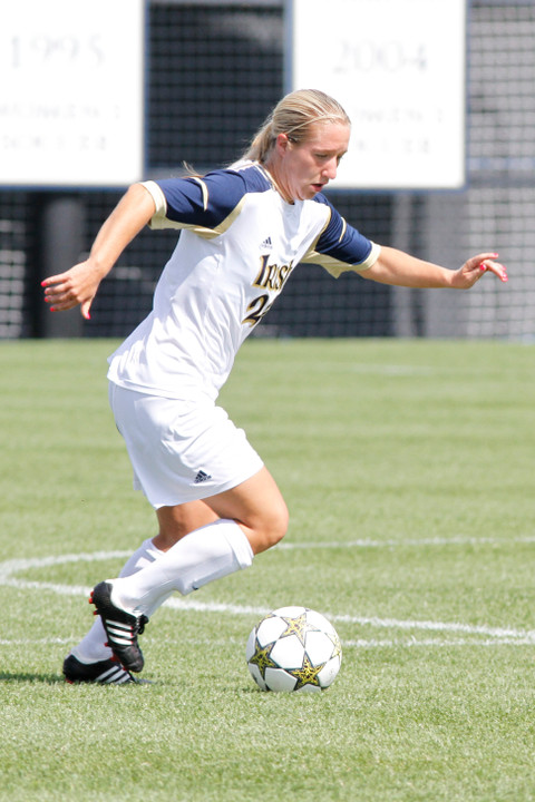 Sophomore forward Crystal Thomas dished out a career-high two assists for the second consecutive match, helping #7/4 Notre Dame to a 4-0 win over Oakland on Friday night in the Notre Dame adidas Invitational at Alumni Stadium.