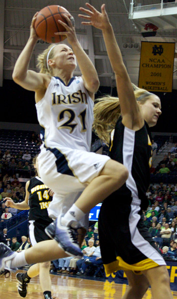 Notre Dame junior guard Natalie Novosel was named to the BIG EAST Weekly Honor Roll for the first time in her career on Monday after averaging 18.3 ppg. and shooting .533 from the floor en route to being chosen as the MVP of the WBCA Classic.