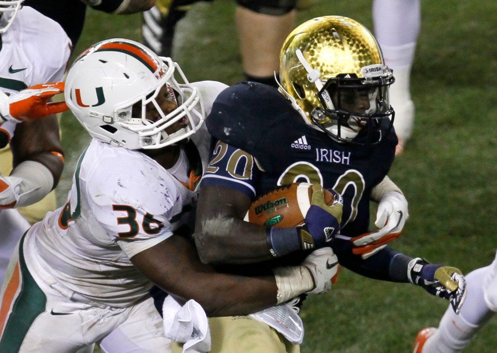 No. 9 Irish Remain Undefeated, Overpower Miami 41-3 (AP)