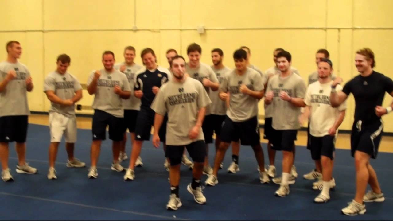 Notre Dame Cheerleaders - Celtic Chant
