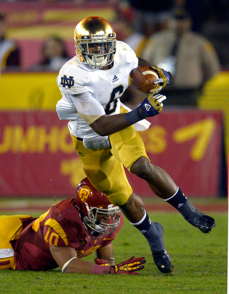 No. 1 Irish Top USC 22-13 to Finish Perfect Regular Season (AP)