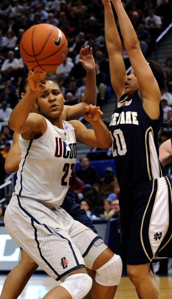 Notre Dame v. UConn (AP)